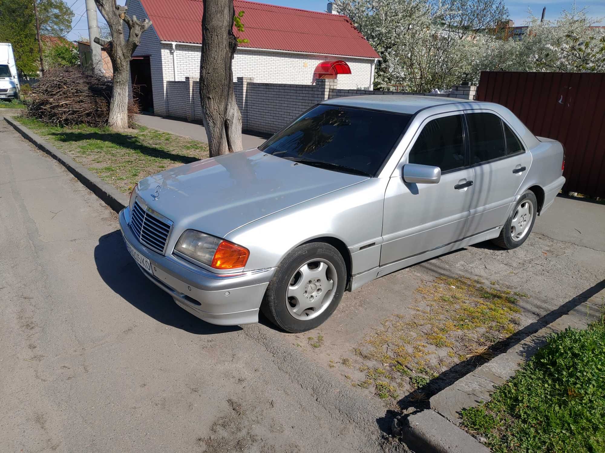 Mercedes  Benz C180