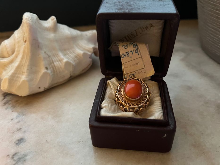 Złoty pierścionek polski z koralem IMAGO ARTIS