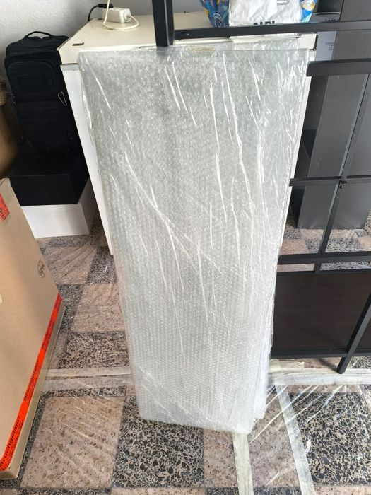 Estante com parteleiras de vidro