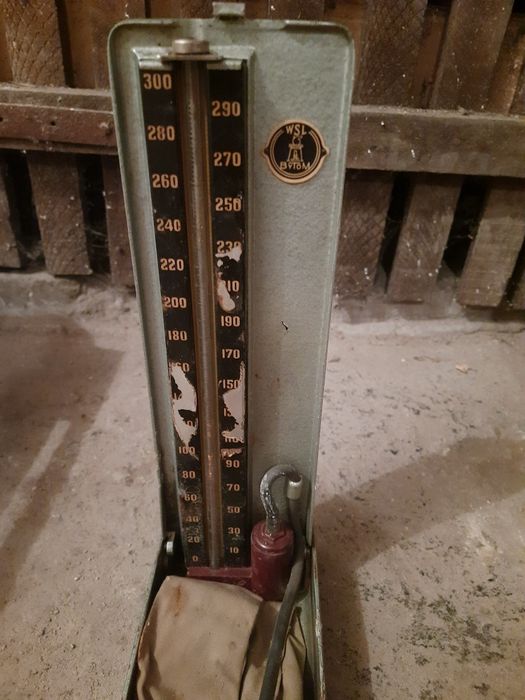 zabytkowy ciśnieniomierz prl