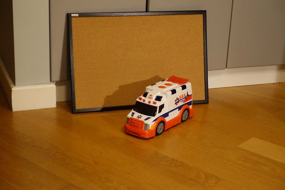 Karetka z noszami światło i dźwięk.