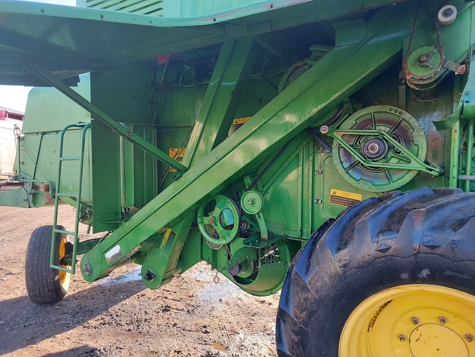 Комбайн john deere 1042 техніка в  доглянутому стані