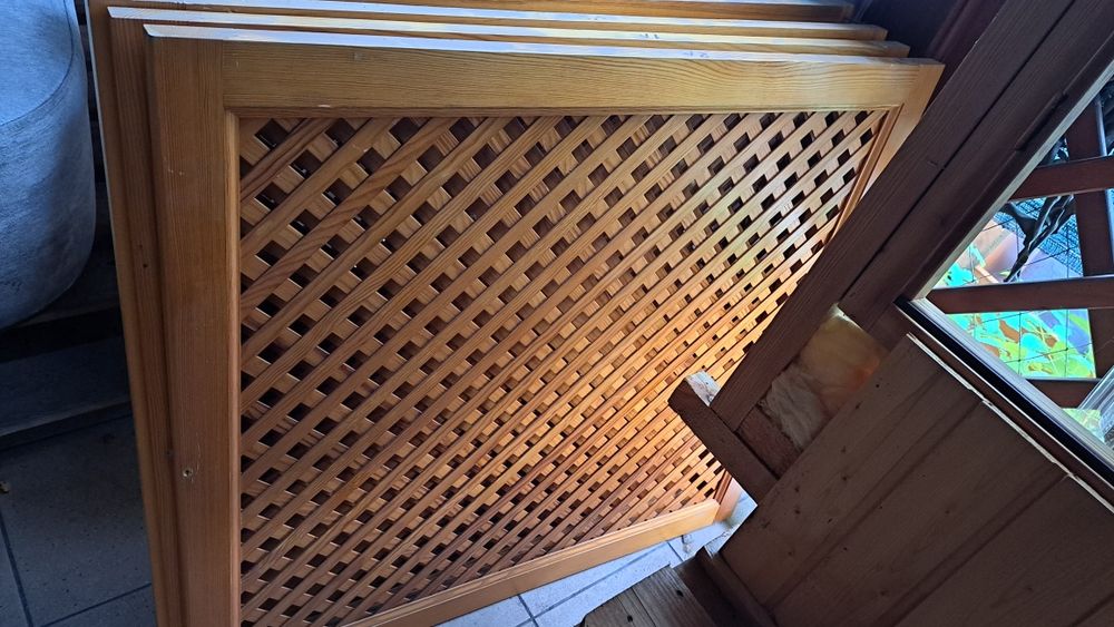 Декоративні решітки з дерева різних розмірів в дуже доброму стані