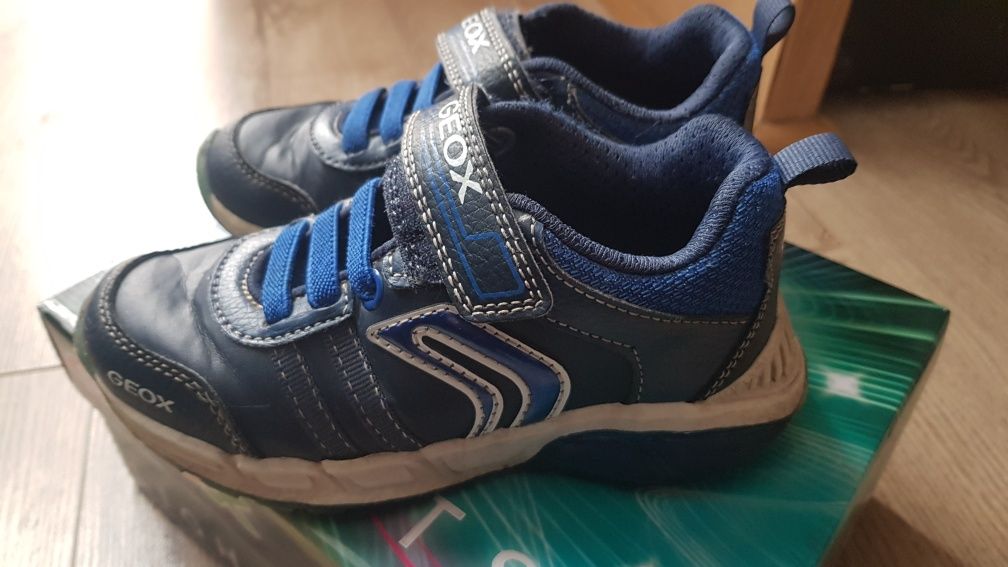 Buty dziecięce chłopięce oryginalne Geox świecące rozmiar 27