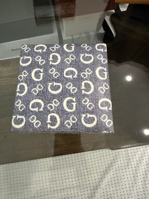 Relógio da marca GUESS com bracelete em preto