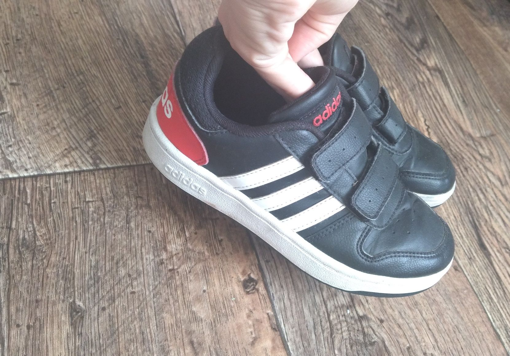 Chłopięce buty adidas czarne na rzepy 31