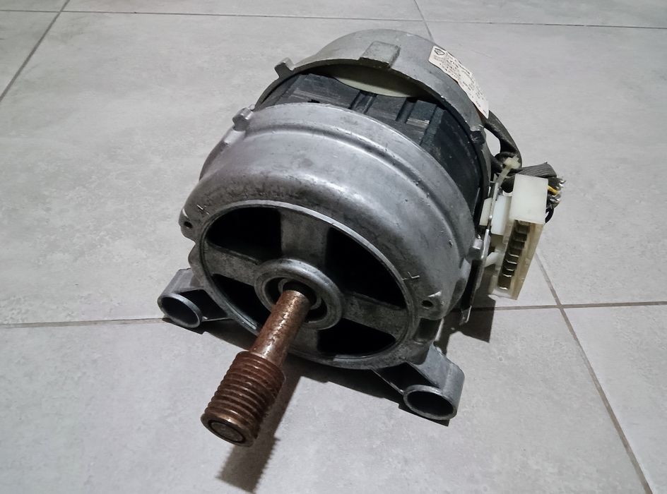 Продам двигун до пральної машини Privileg