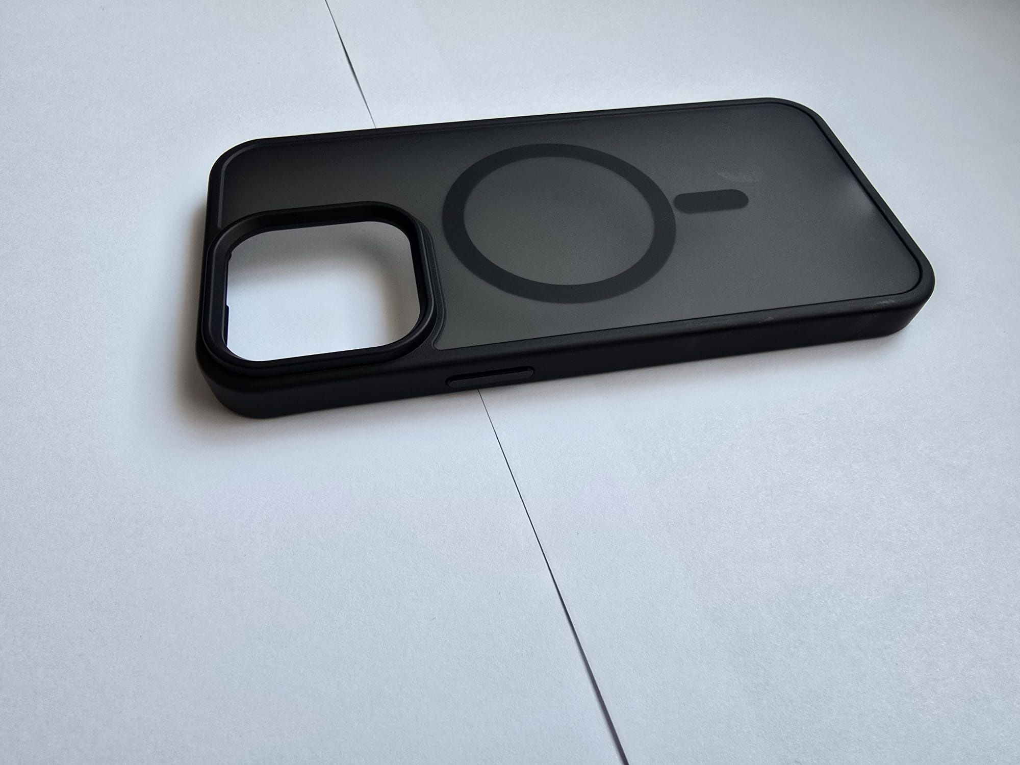 Etui MagSafe do iPhone 15 Pro Max