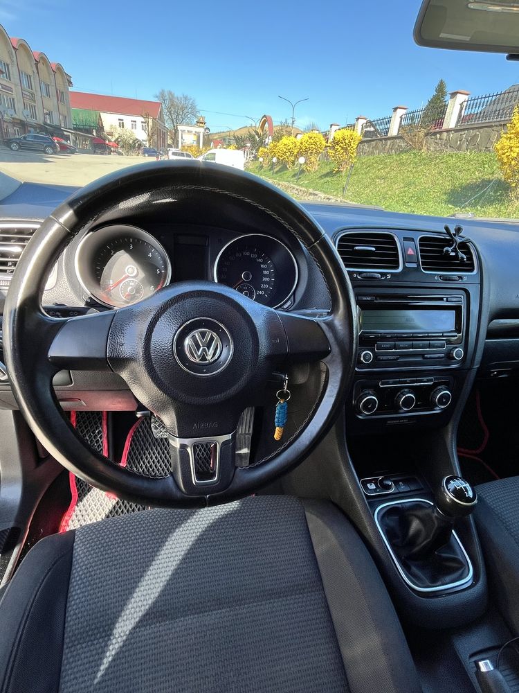 Volkswagen Golf VI