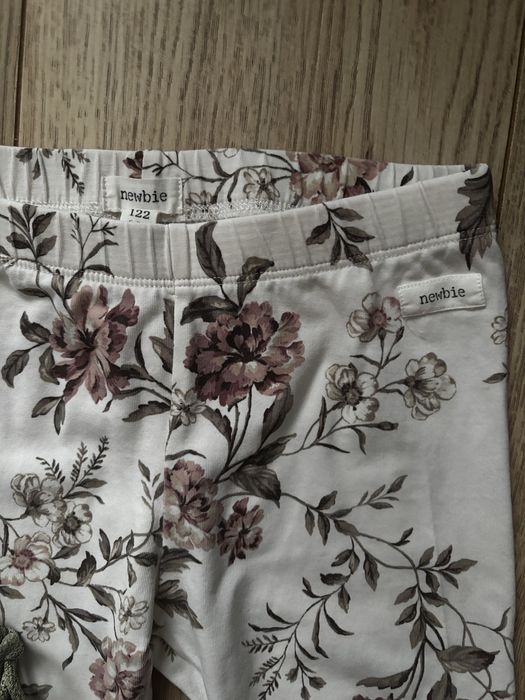 Newbie legginsy w kwiaty rozm. 122