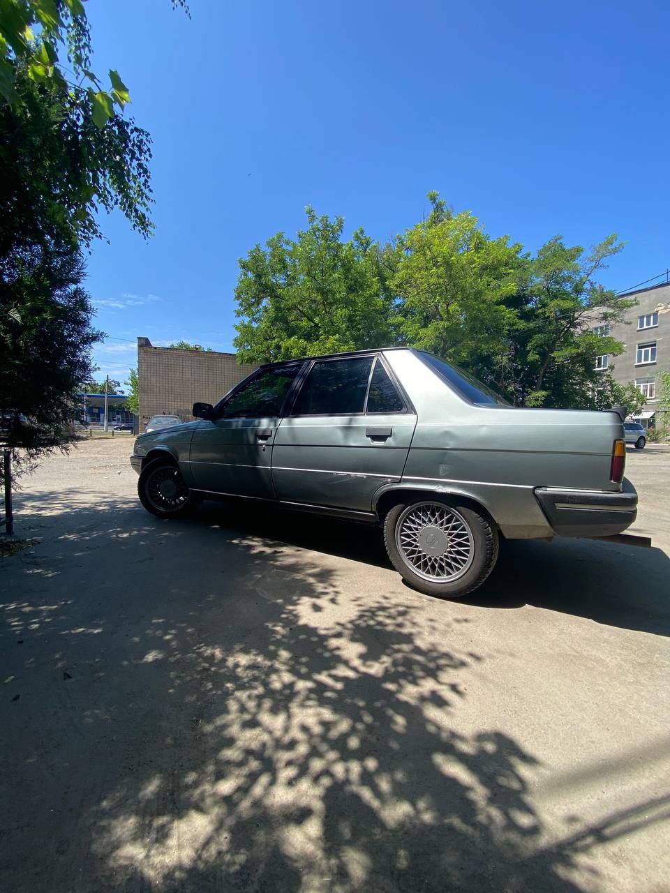Продам Renault 9