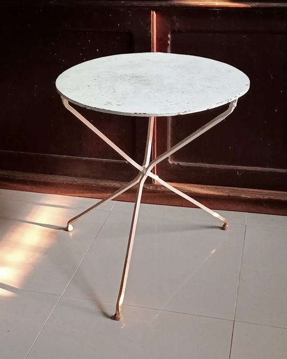 Mesa em ferro antiga vintage de jardim ou de esplanada
