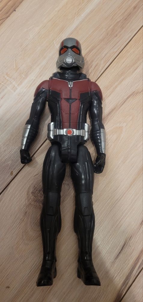 Zestaw figurek dużych Superman.Batmna.Antmen.Thor.