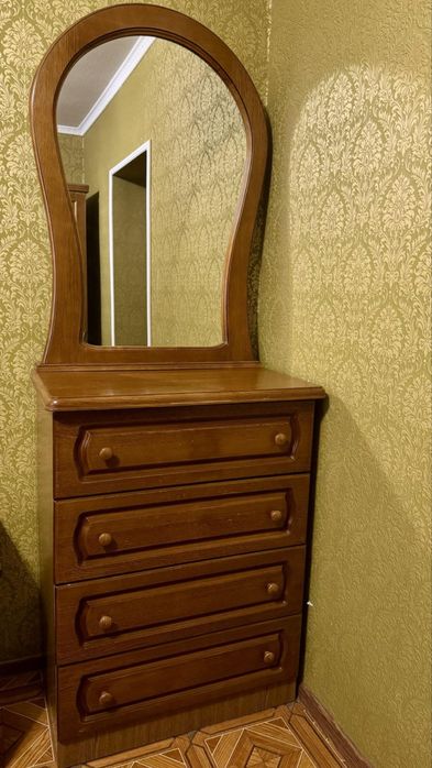 Мебель кімнатна, ліжко, шкаф, комод та дві тумби