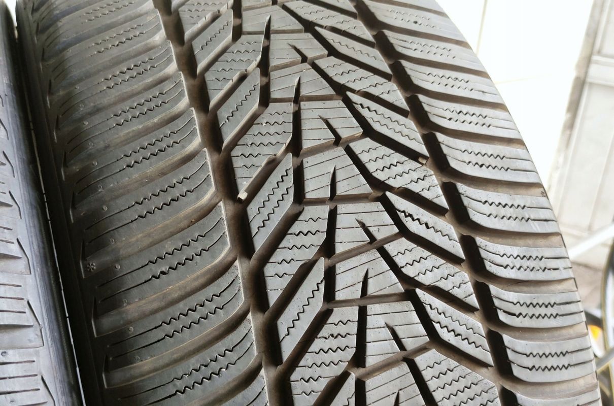2x 255/40r19 Hankook Winter I'Cept Evo3 W330/7,43mm C/B/73dB Jak Nowe