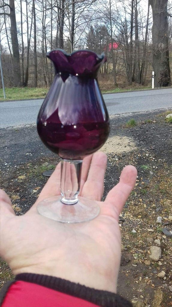 Kielich piekne szklo lata 60 te motyw tulipan