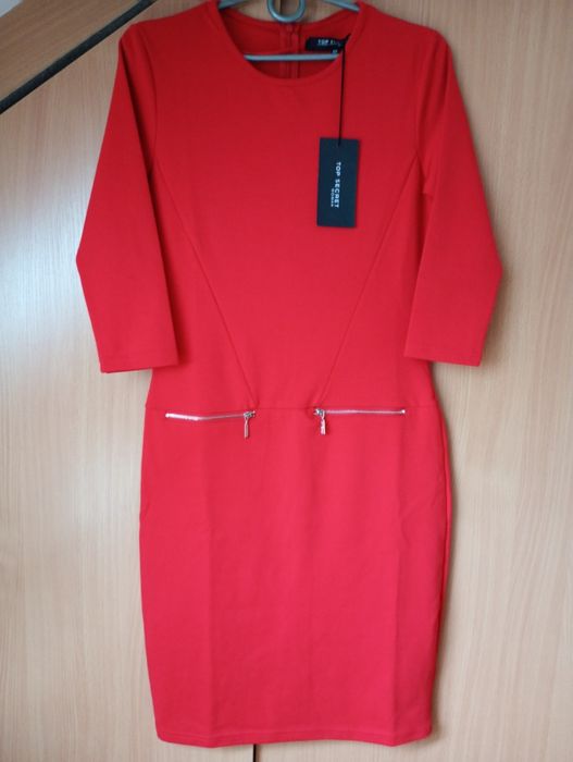 Sukienka midi czerwona z dzianiny r.36-38"Top Secret" nowa.