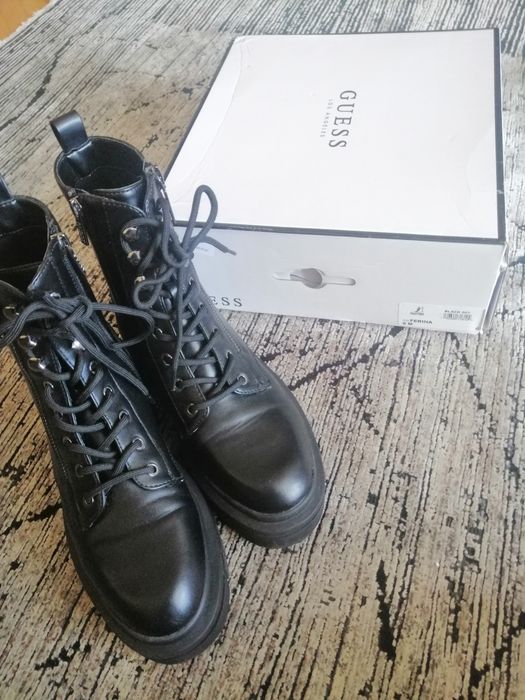 Оригінальні жіночі чоботи Guess. Розмір 9, устілка 26 см.