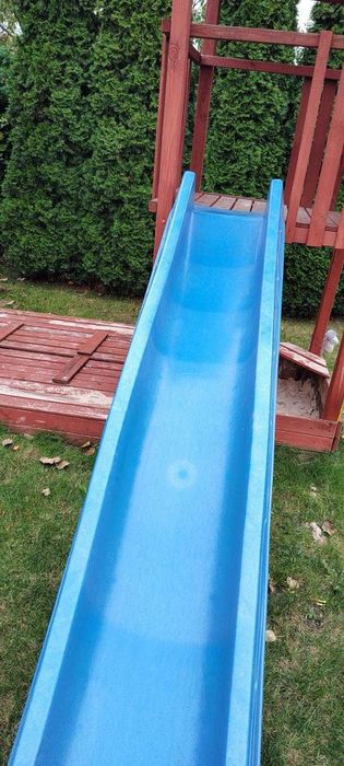 Drewniany plac zabaw z dodatkową piaskownicą gratis w dobrym stanie