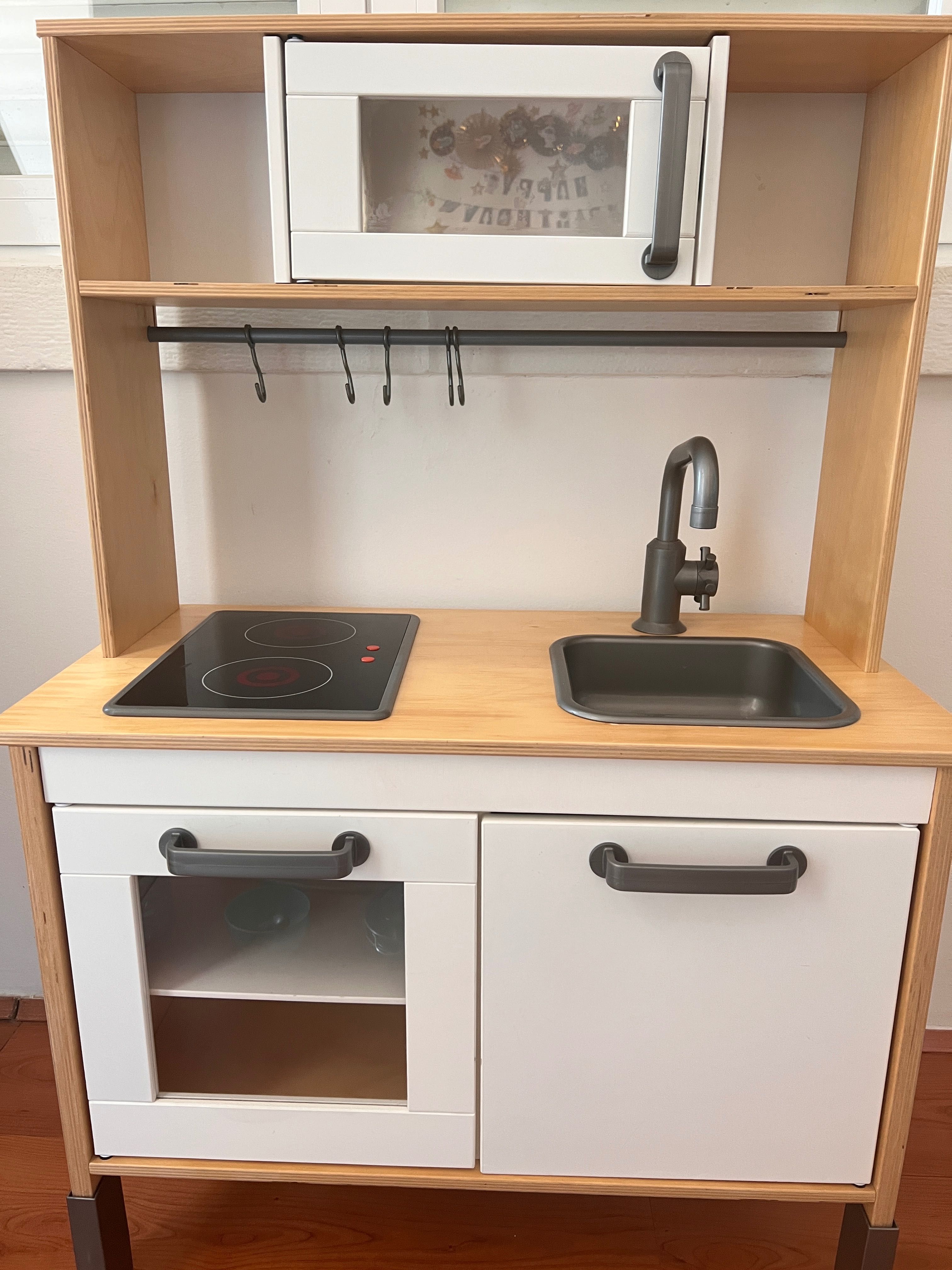 Cozinha IKEA Duktig criança com 4 brinquedos de madeira