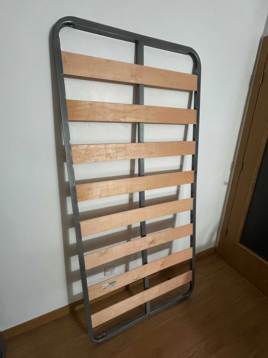 Estrados de cama 90x190 – ferro e madeira (Muito bom estado)