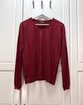 Burgundowy sweter w serek Marie Lund