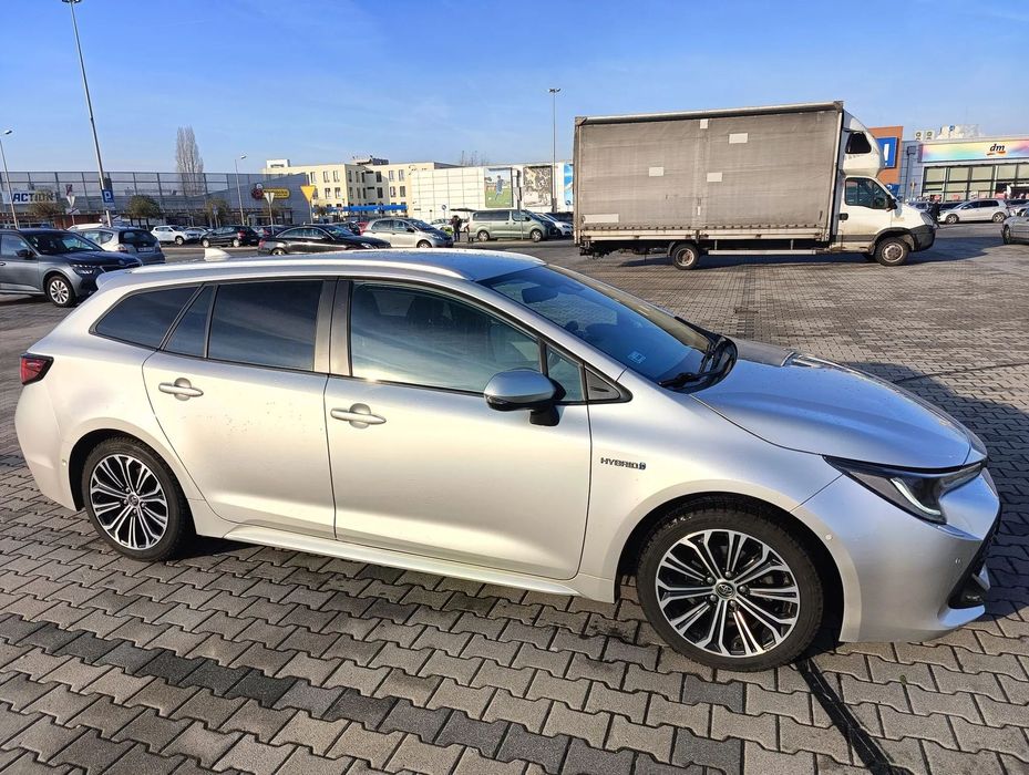 Toyota Corolla Toyota Corolla 1,8 hybrid 2019, polski salon, cały czas serwisowana