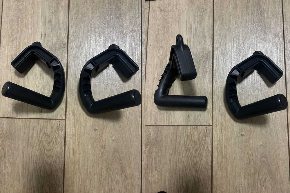 Крюки для турника, рукоятки для тяги штанги параллельным хватом