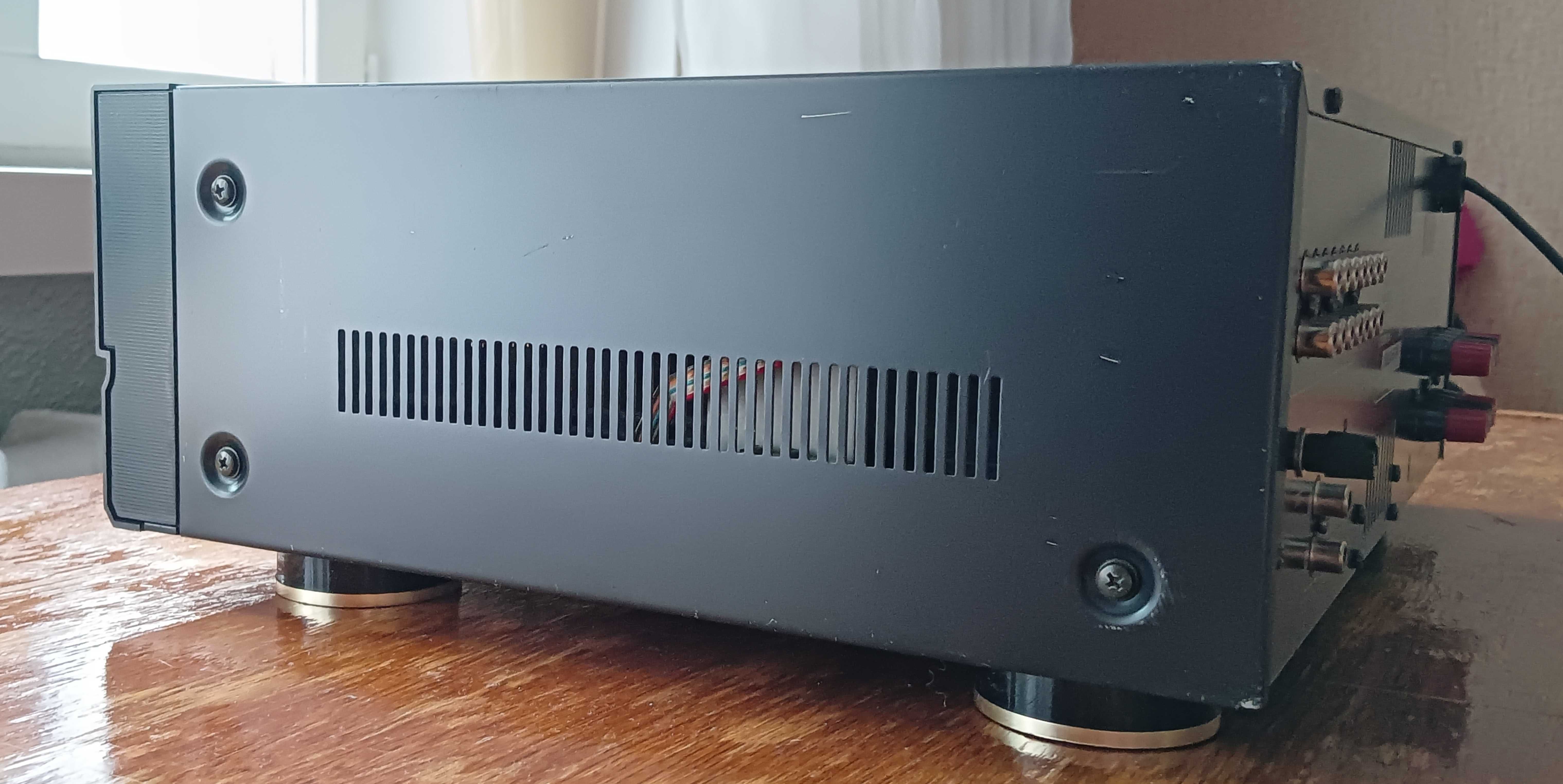 Підсилювач Denon 980R.