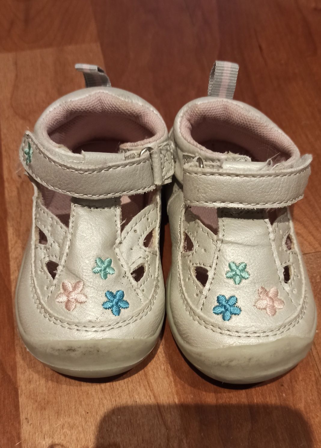Sandálias de bebé tamanho 19