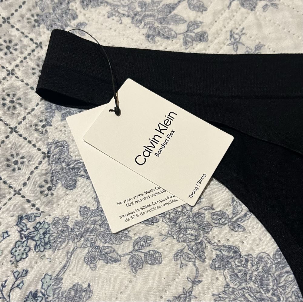 Трусики стрінги Calvin Clein (M)