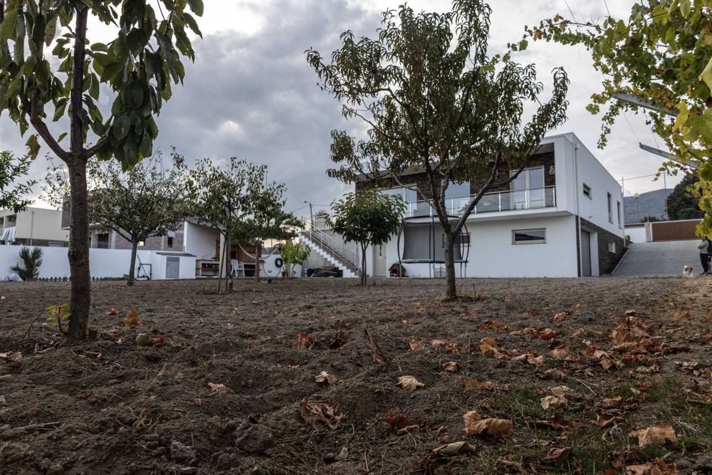 Moradia T4 com Arquitetura de Sonho e Luminusidade Ímpar