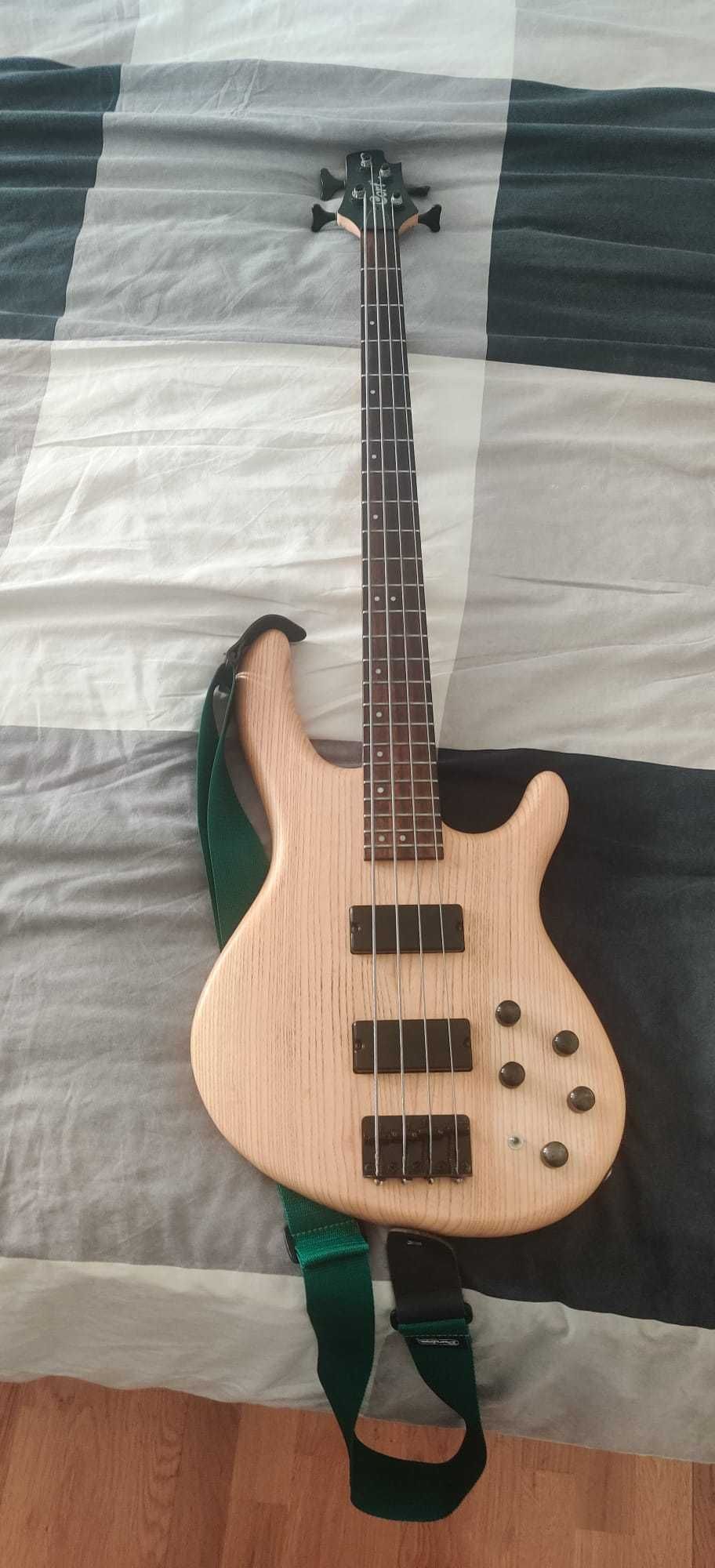 Baixo elétrico Cort Action DLX