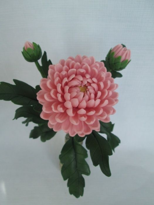 Розовая хризантема из холодного фарфора. Ручная авторская работа
