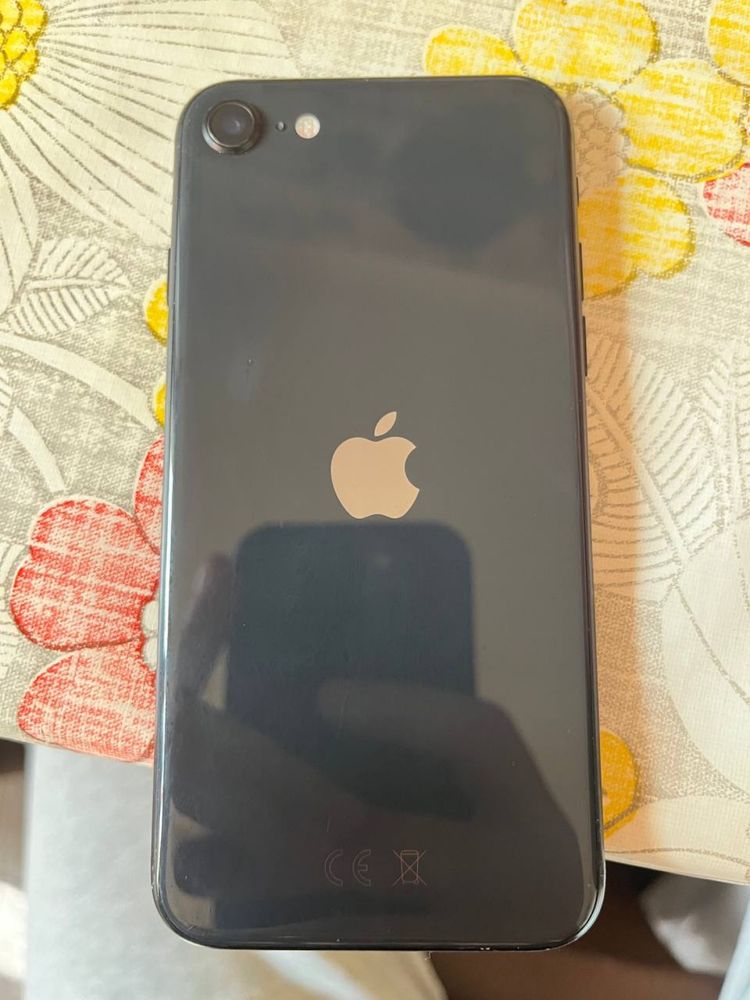 Продам iPhone SE 2020 64gb Neverlock