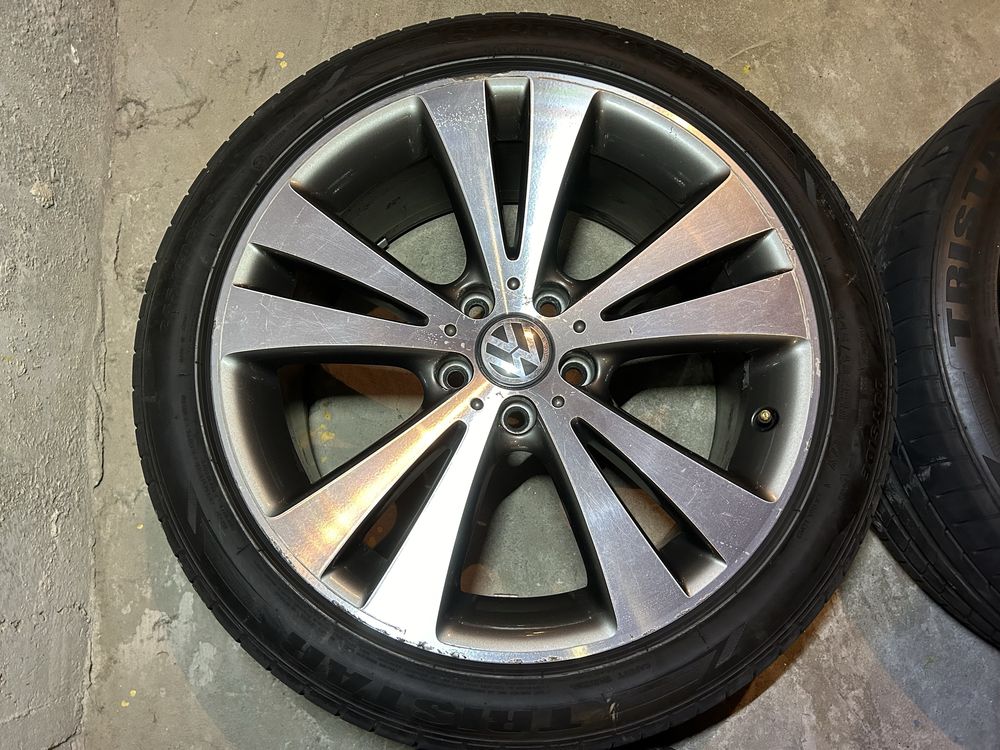Felgi VW z oponami 5x112, 8J, R18, ET44, 57.1 CHICAGO