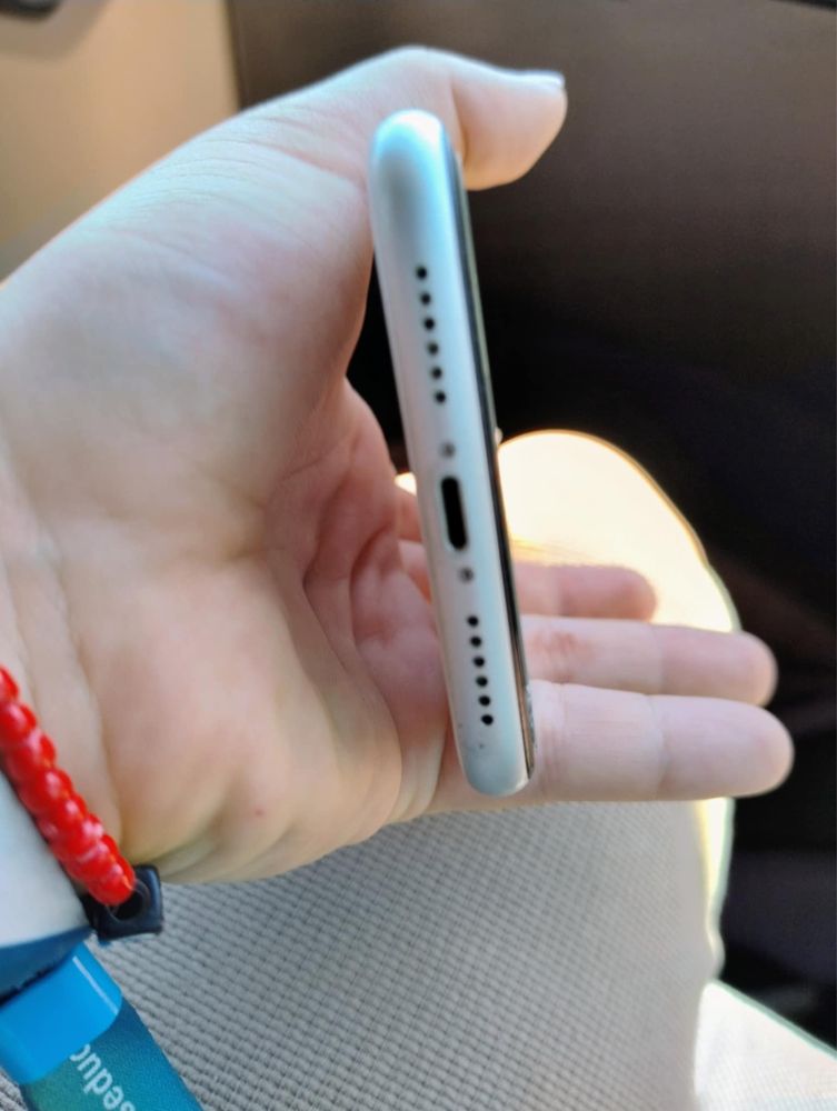Sprzedam iphone Xr.