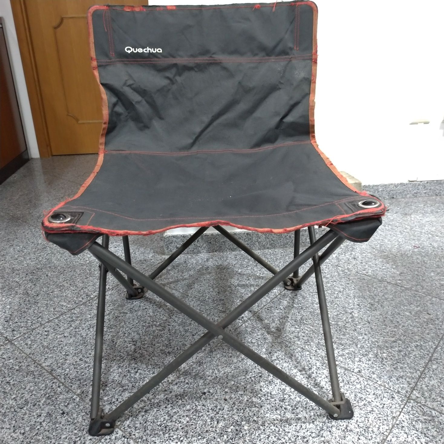 Cadeira em poliéster dobravel