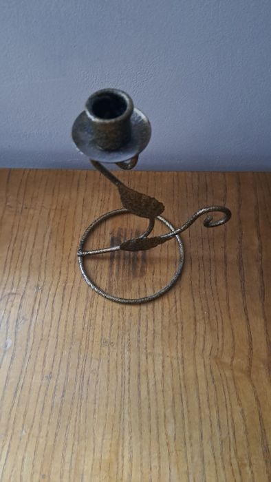 Świecznik metalowy metaloplastyka  22cm wysokosci