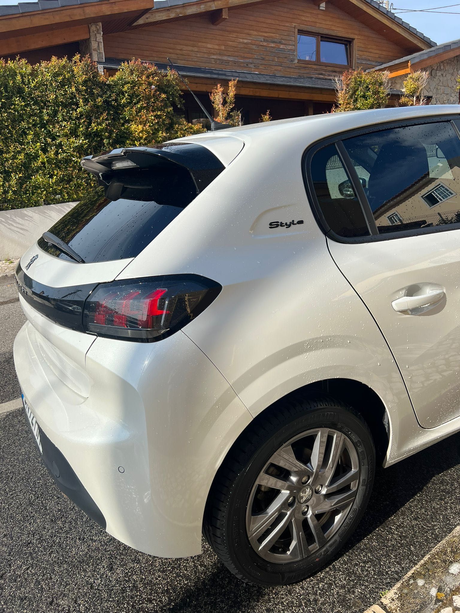 PEUGEOT 208 style