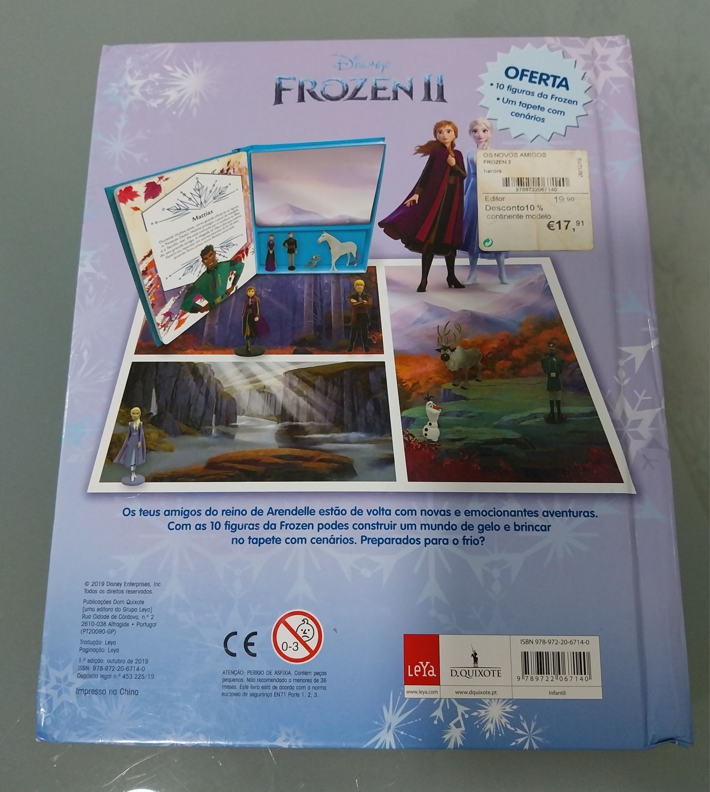 Frozen II, livro com 10 figuras e cenário