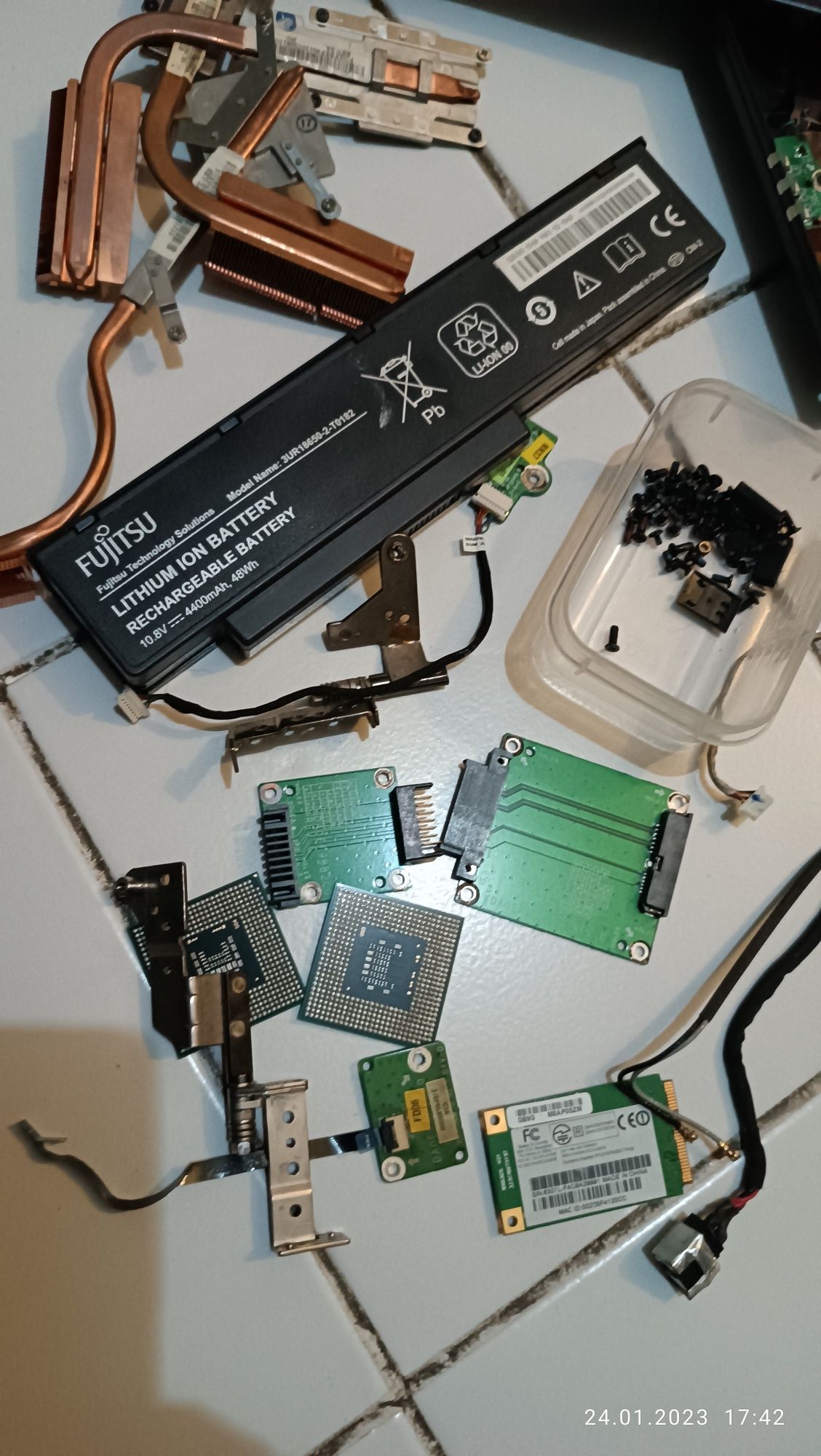 Laptop Fujitsu Siemens Amilo li 3910 części 3710
