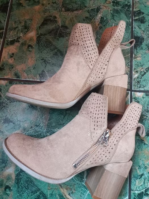 Botki zamszowe jasny brąz