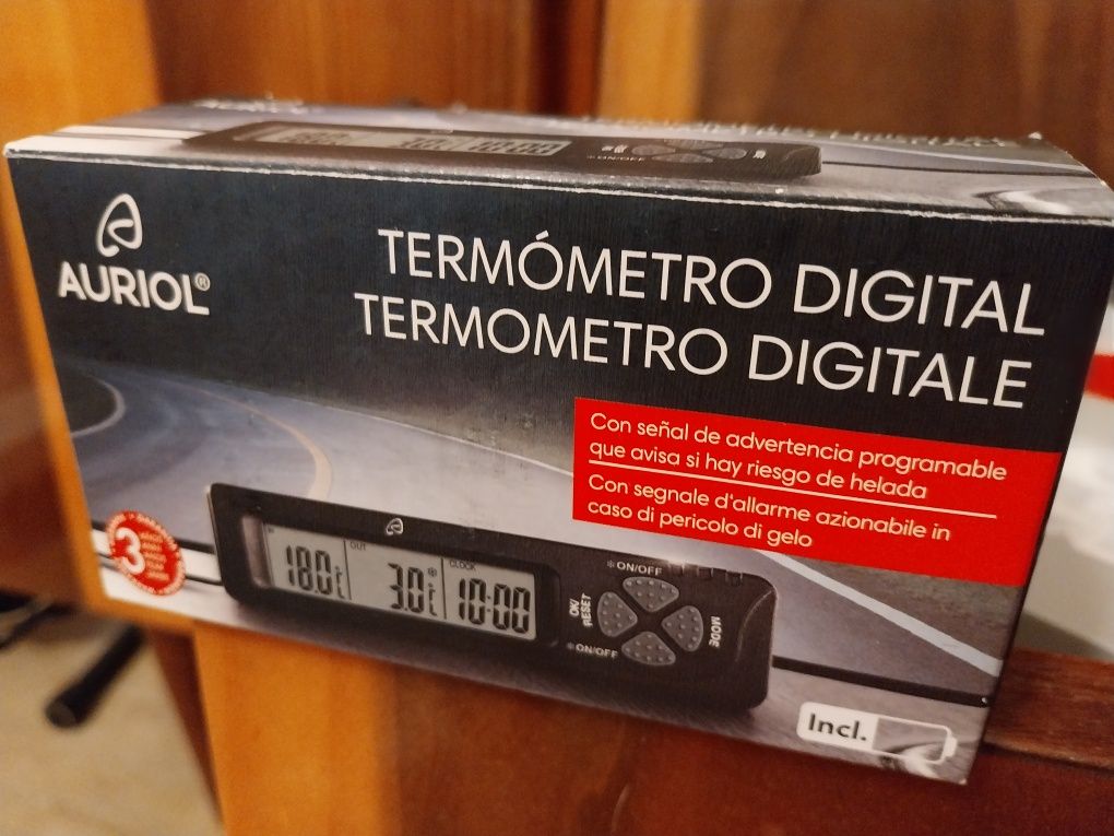 Termómetro digital para veículo