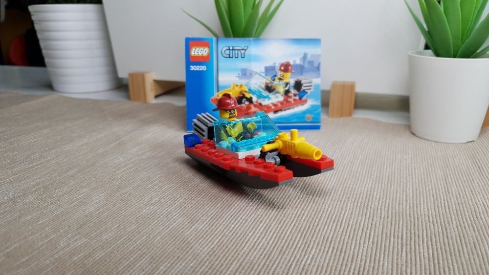Lego City 30220, Motorowa łódź strażacka