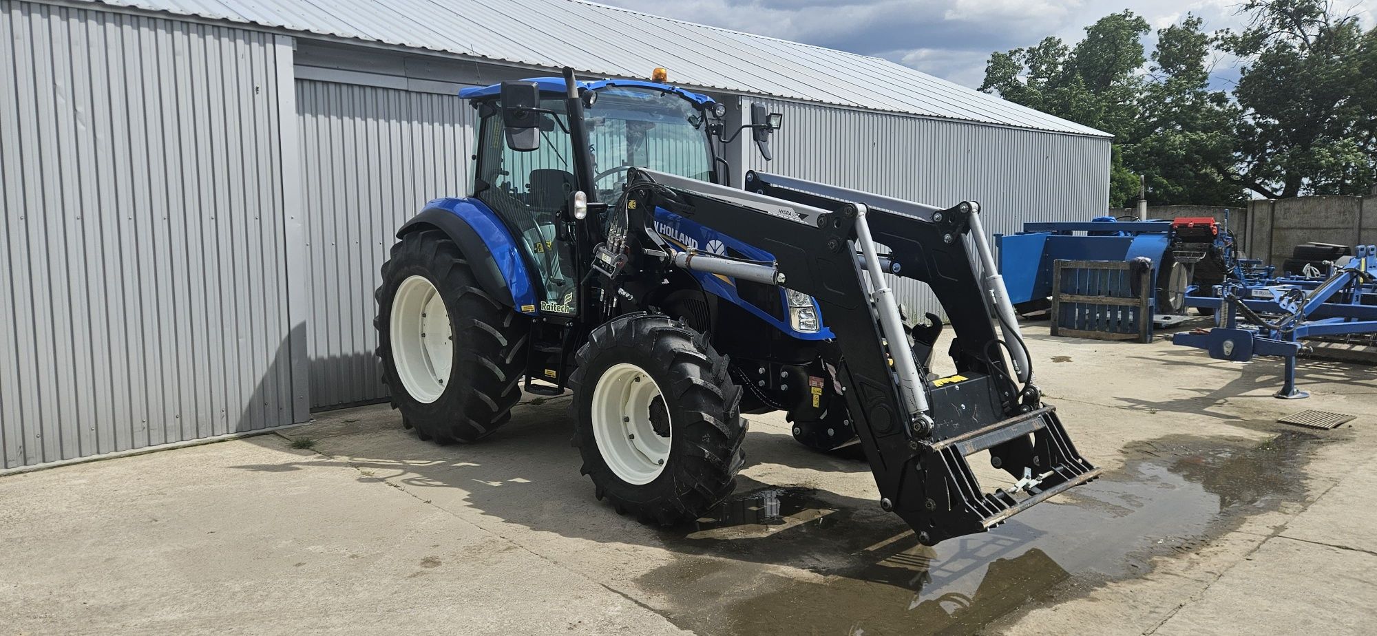 New Holland t5.85 T5.85  super stan !