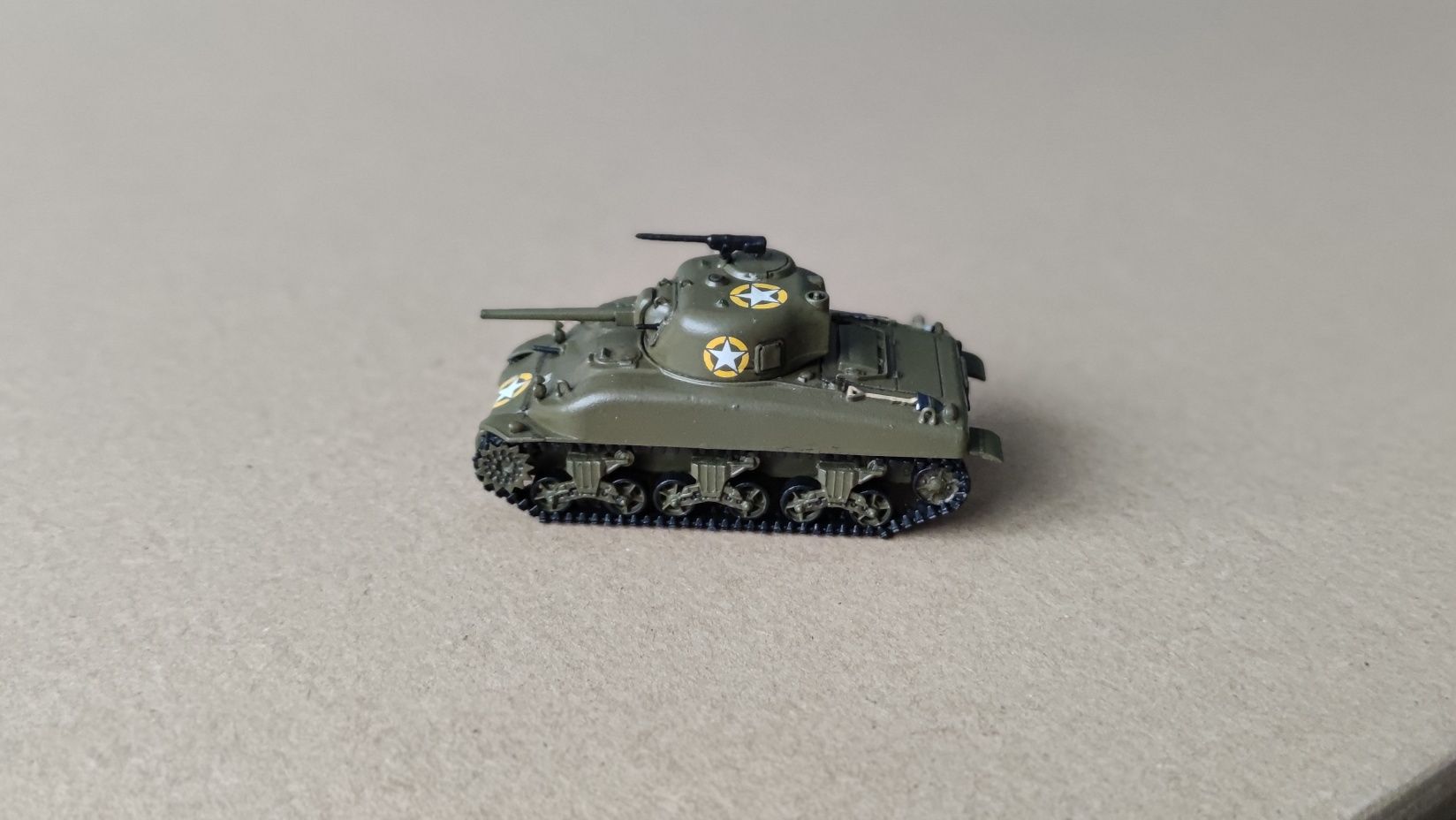 Сборная модель танка 1:72 M4A1 Sherman