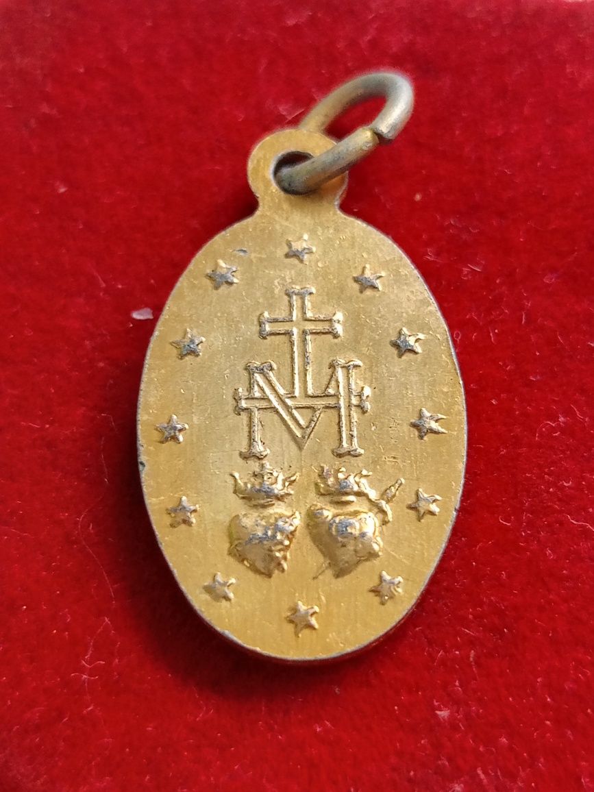 Medalik matka Boża w kolorze złotym 1830