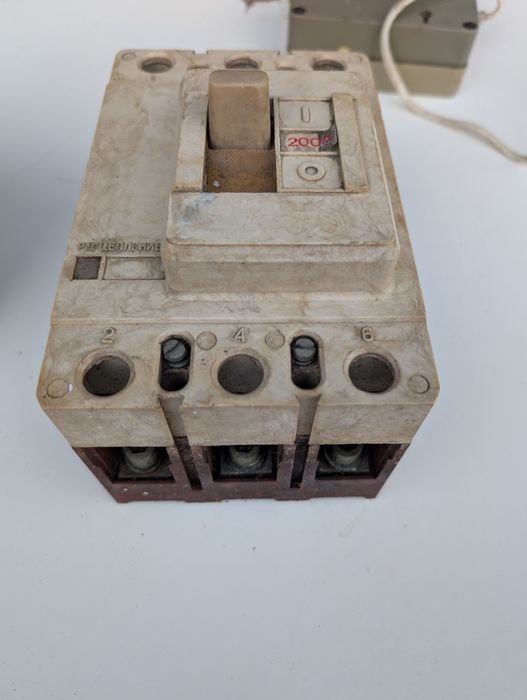 Силовий автомат, вимикач 200 ампер