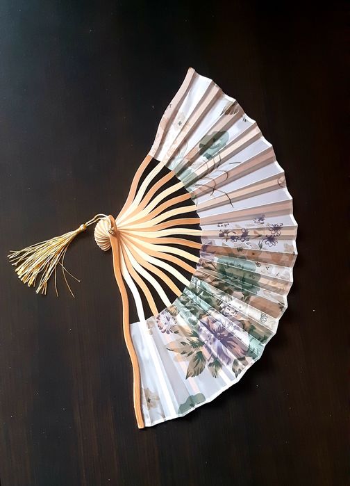 Чудові, яскраві  віяла.